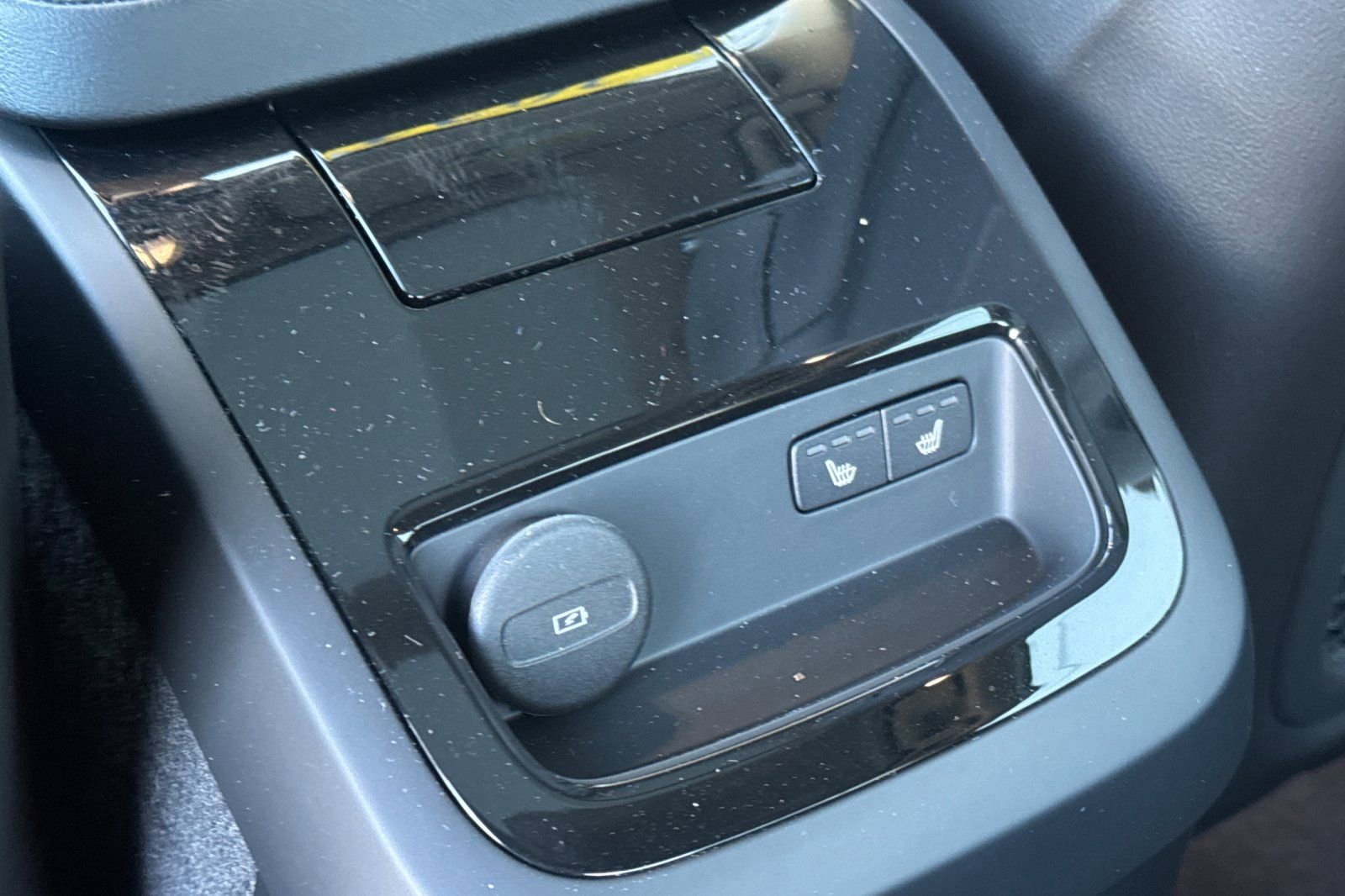 Used 2023 Volvo S60 T8 Plus w/ Climate Package image 13