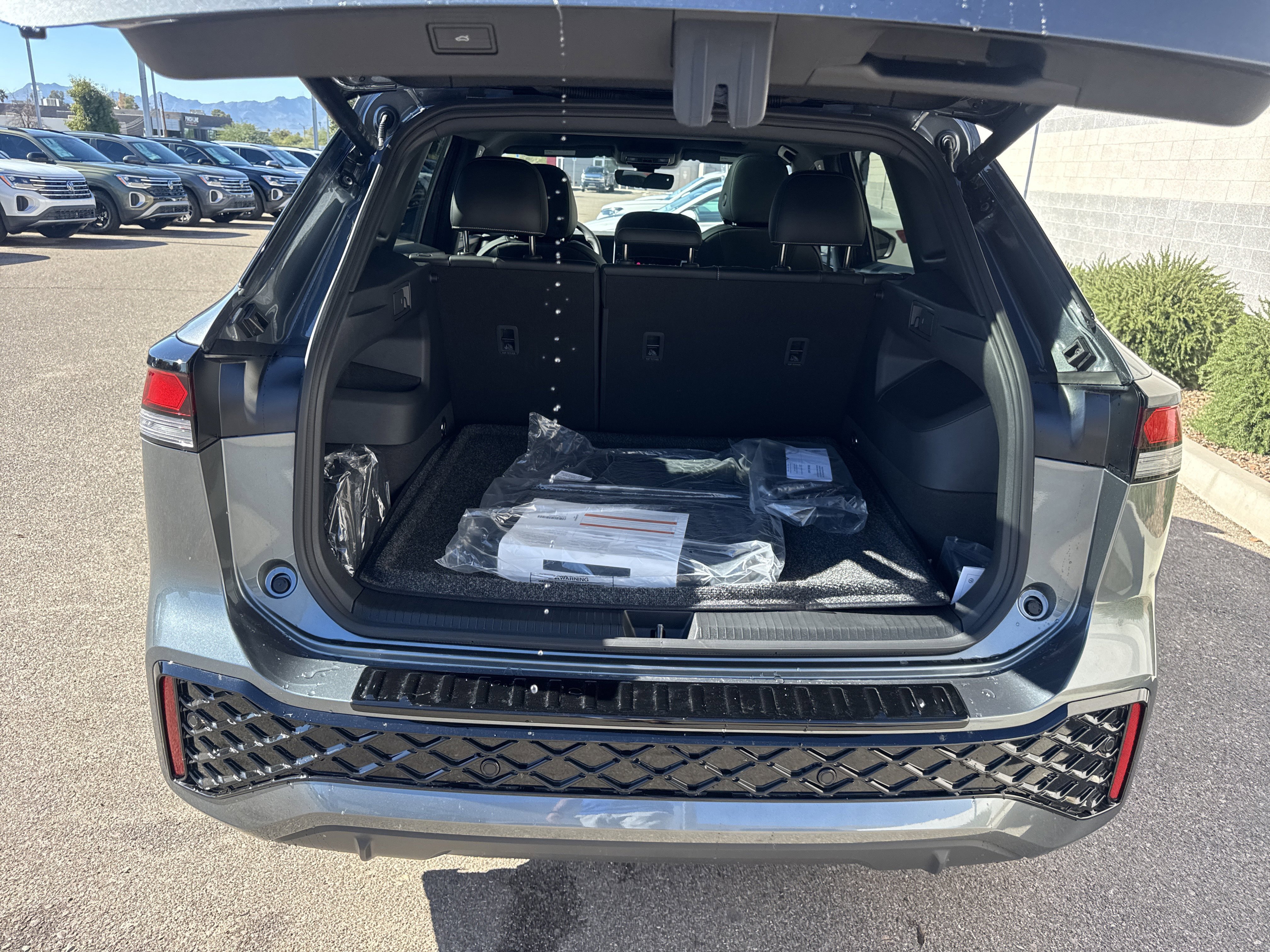 New 2026 Volkswagen Tiguan SE R-Line image 7