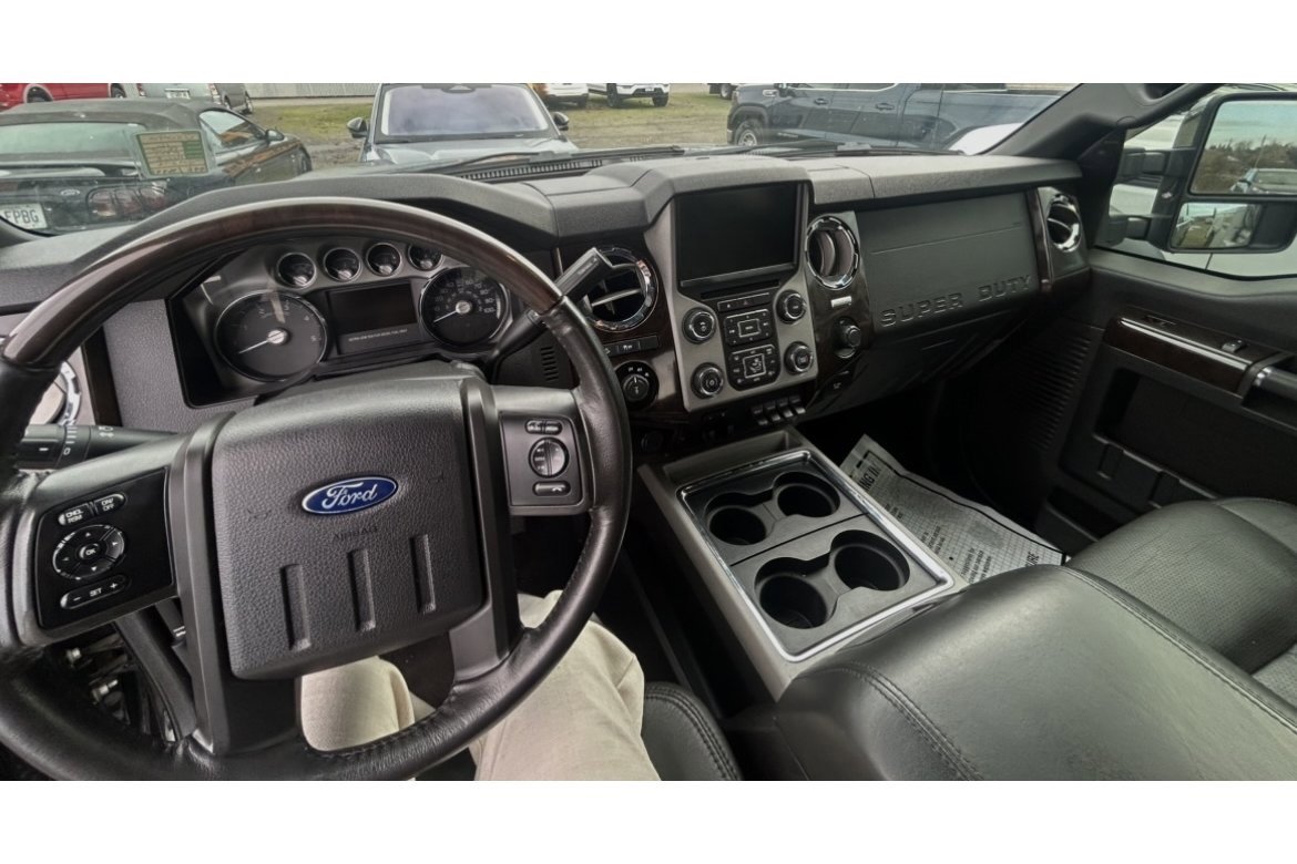 Used 2016 Ford F350 Platinum w/ Platinum Package image 12