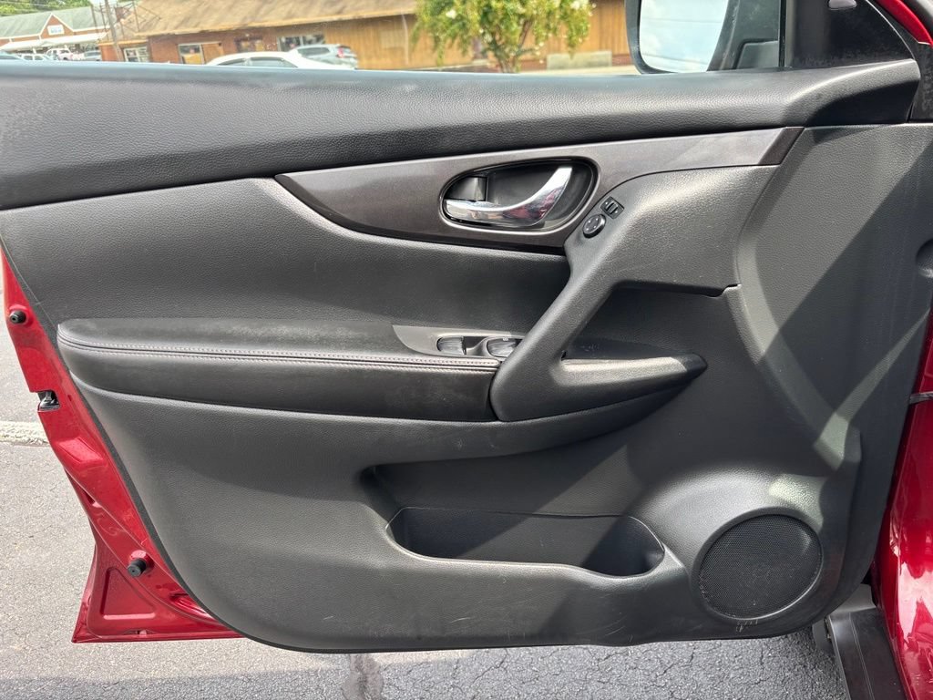 Used 2018 Nissan Rogue SV AWD/4WD image 17