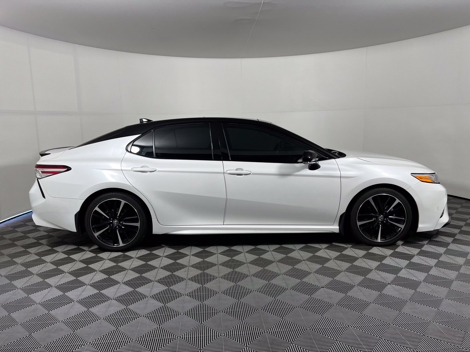 Used 2020 Toyota Camry XSE w/ Driver Assist Package FWD image 4