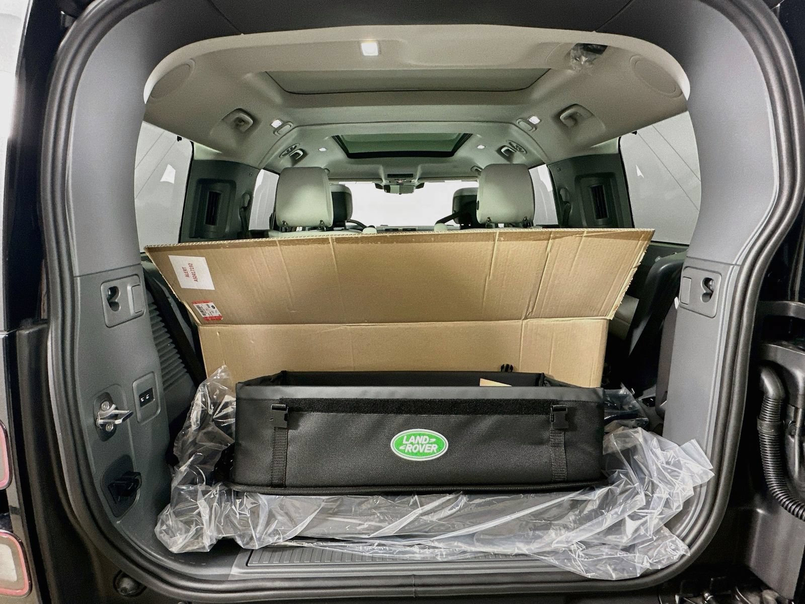 New 2026 Land Rover Defender 130 X-Dynamic SE AWD/4WD image 40