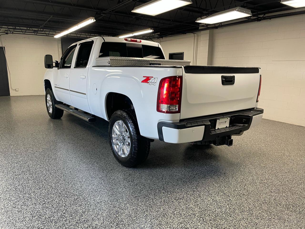 Used 2013 GMC Sierra 2500 Denali w/ Suspension Package, Off-Road image 8