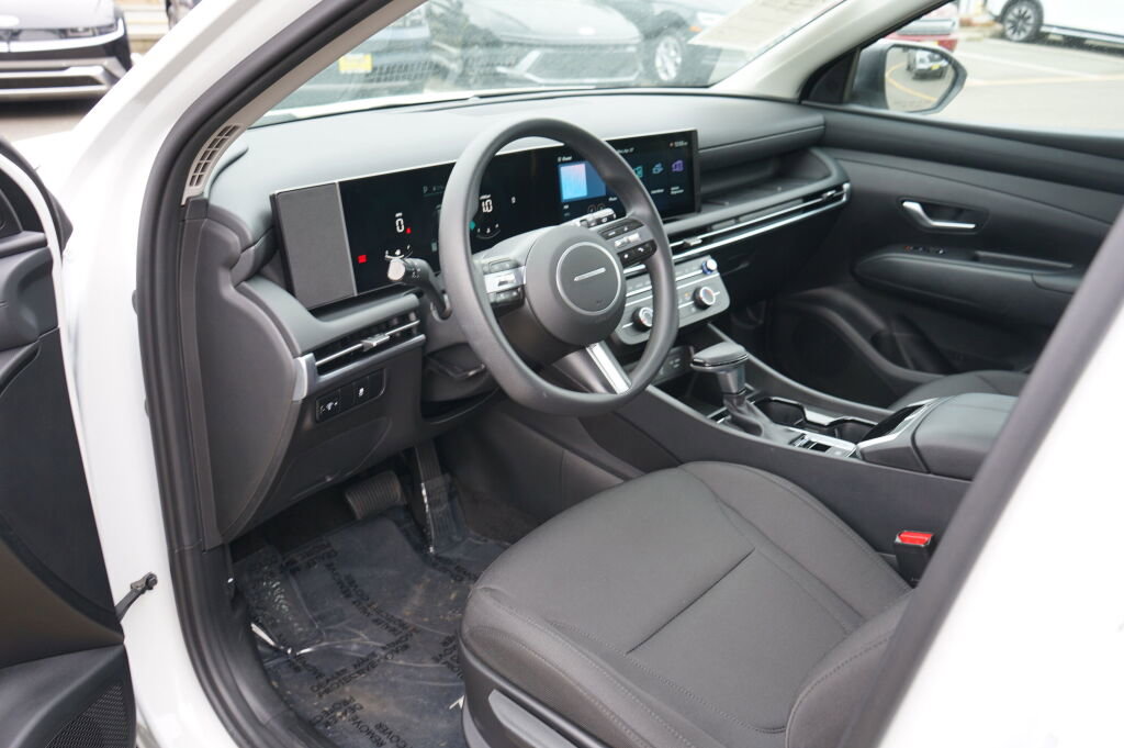 Certified 2025 Hyundai Tucson SE FWD image 16