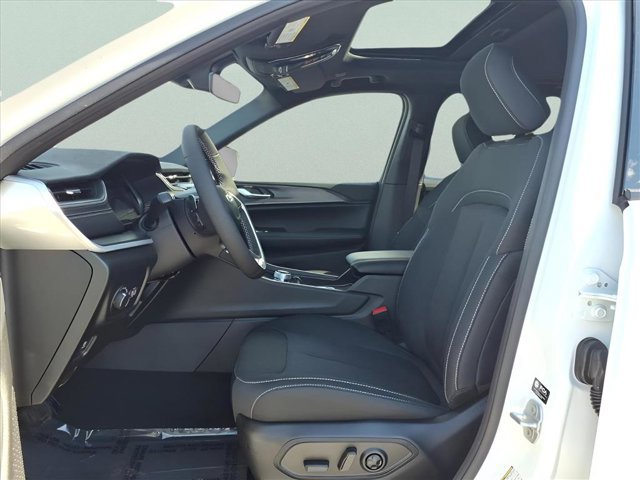 New 2025 Jeep Grand Cherokee Laredo X w/ Luxury Tech Group I image 7