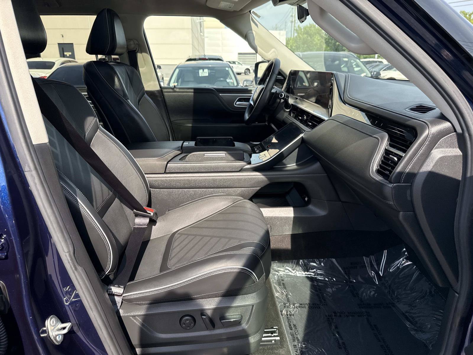 Used 2025 INFINITI QX80 Luxe AWD/4WD image 37