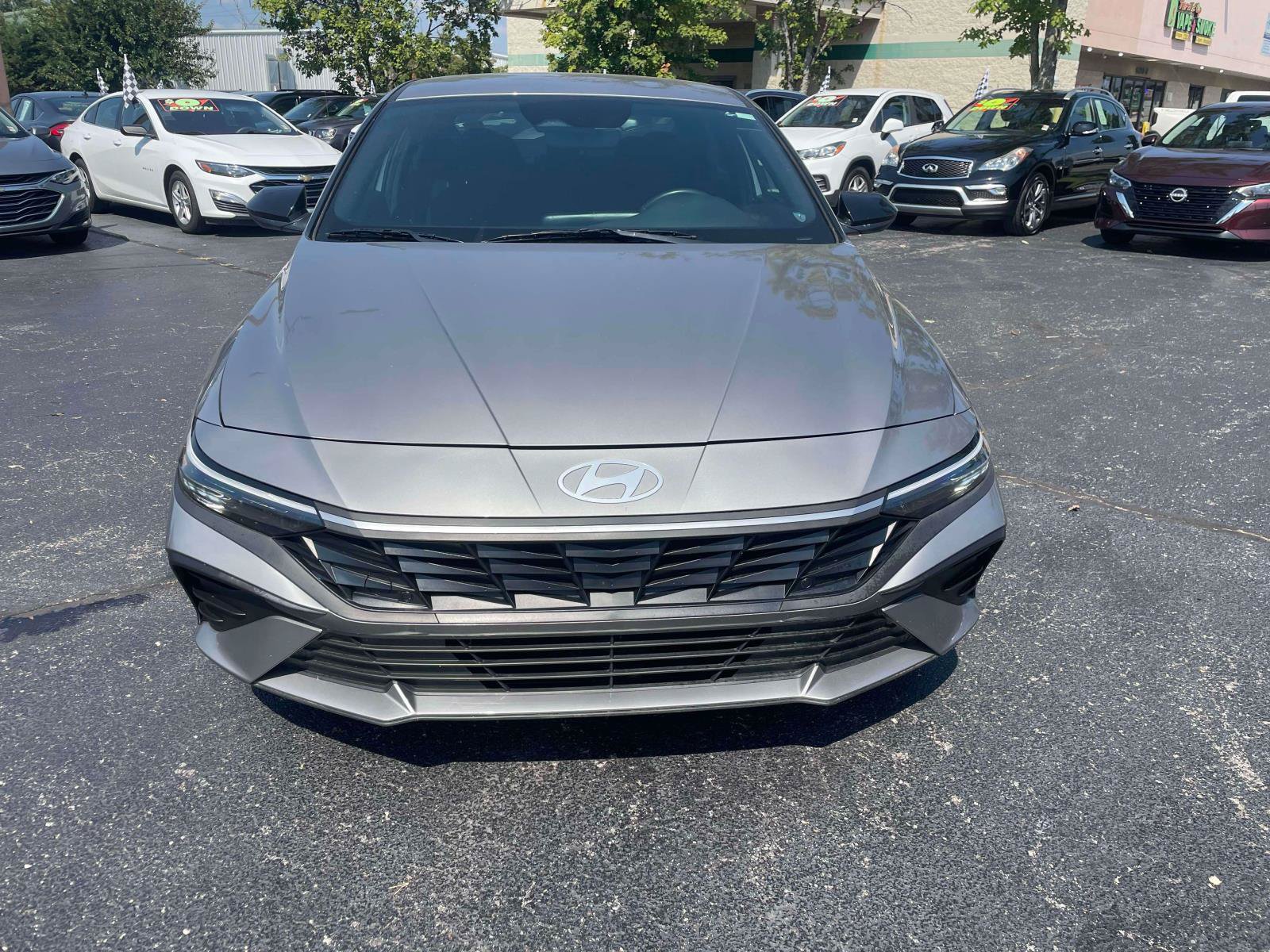 Used 2025 Hyundai Elantra Sport FWD image 2