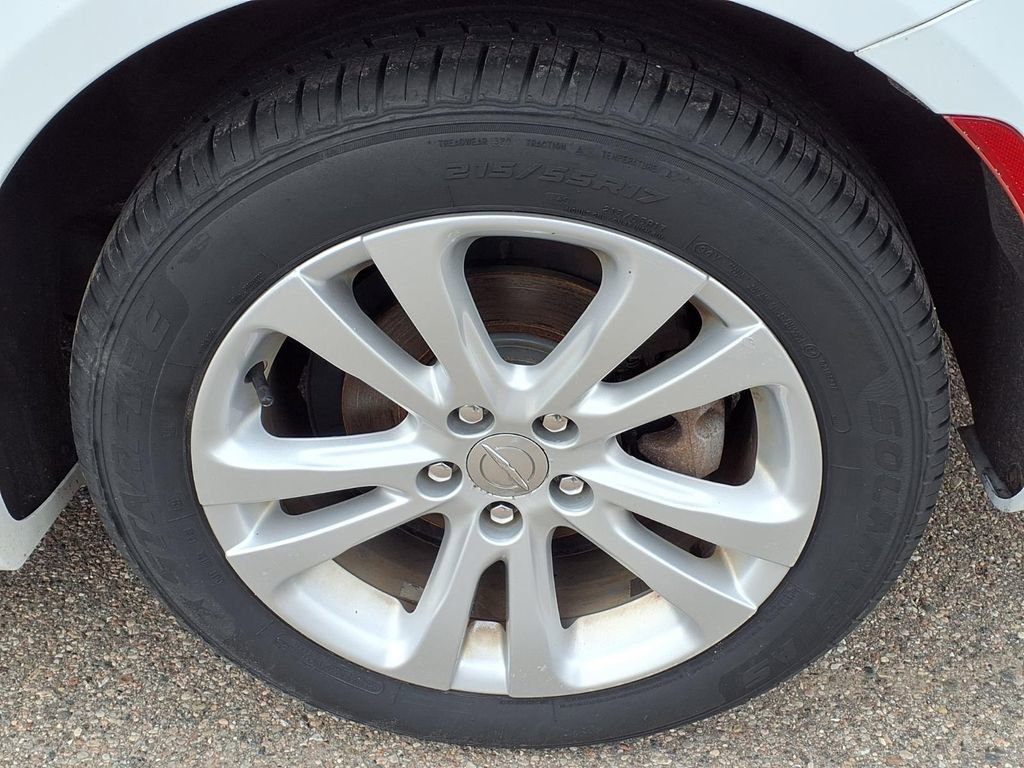 Used 2015 Chrysler 200 Limited image 7