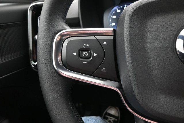 Used 2019 Volvo XC40 T5 Momentum AWD/4WD image 23