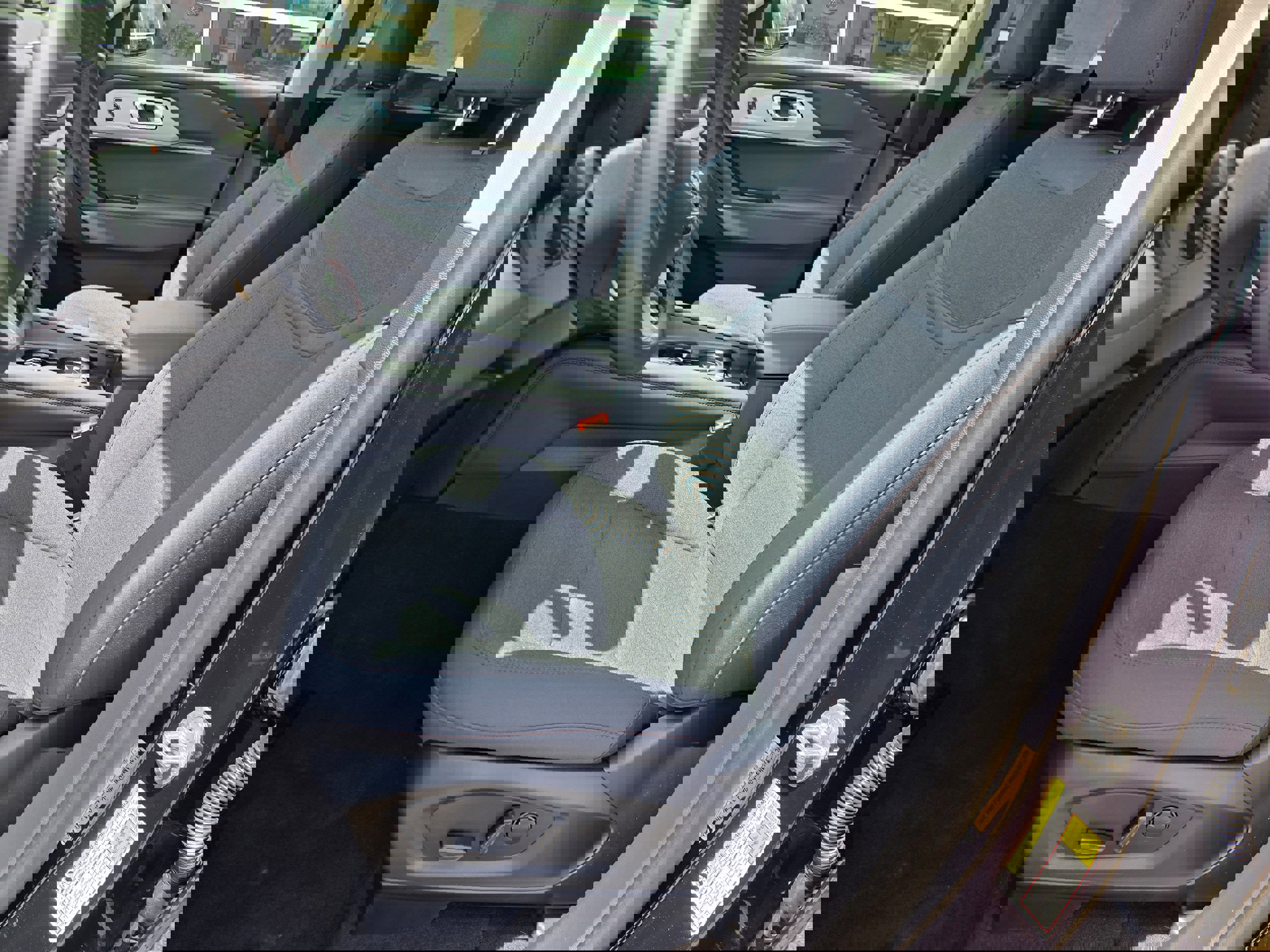 New 2025 Ford Explorer Active image 14