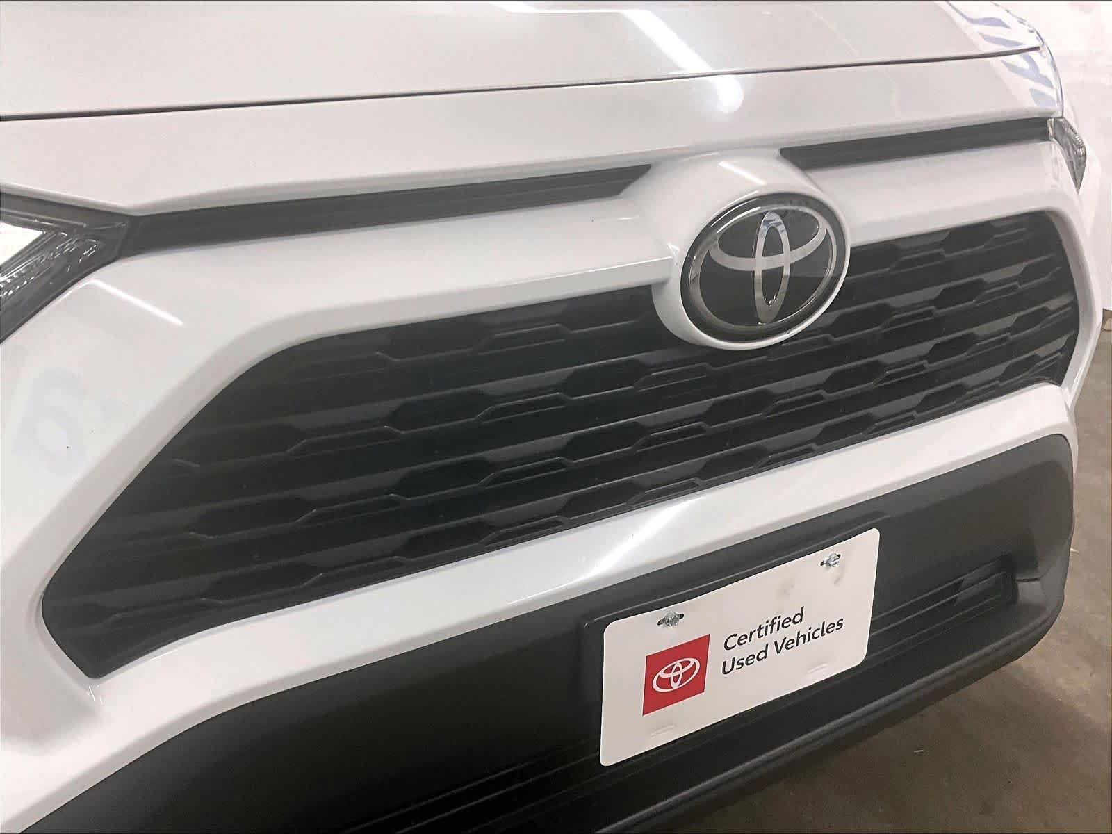 Certified 2024 Toyota RAV4 XLE FWD image 31