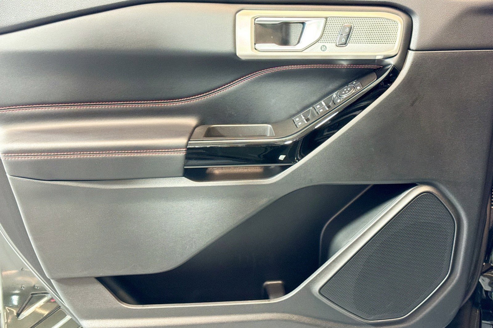 Used 2022 Ford Explorer ST-Line w/ Class IV Trailer Tow Package image 17