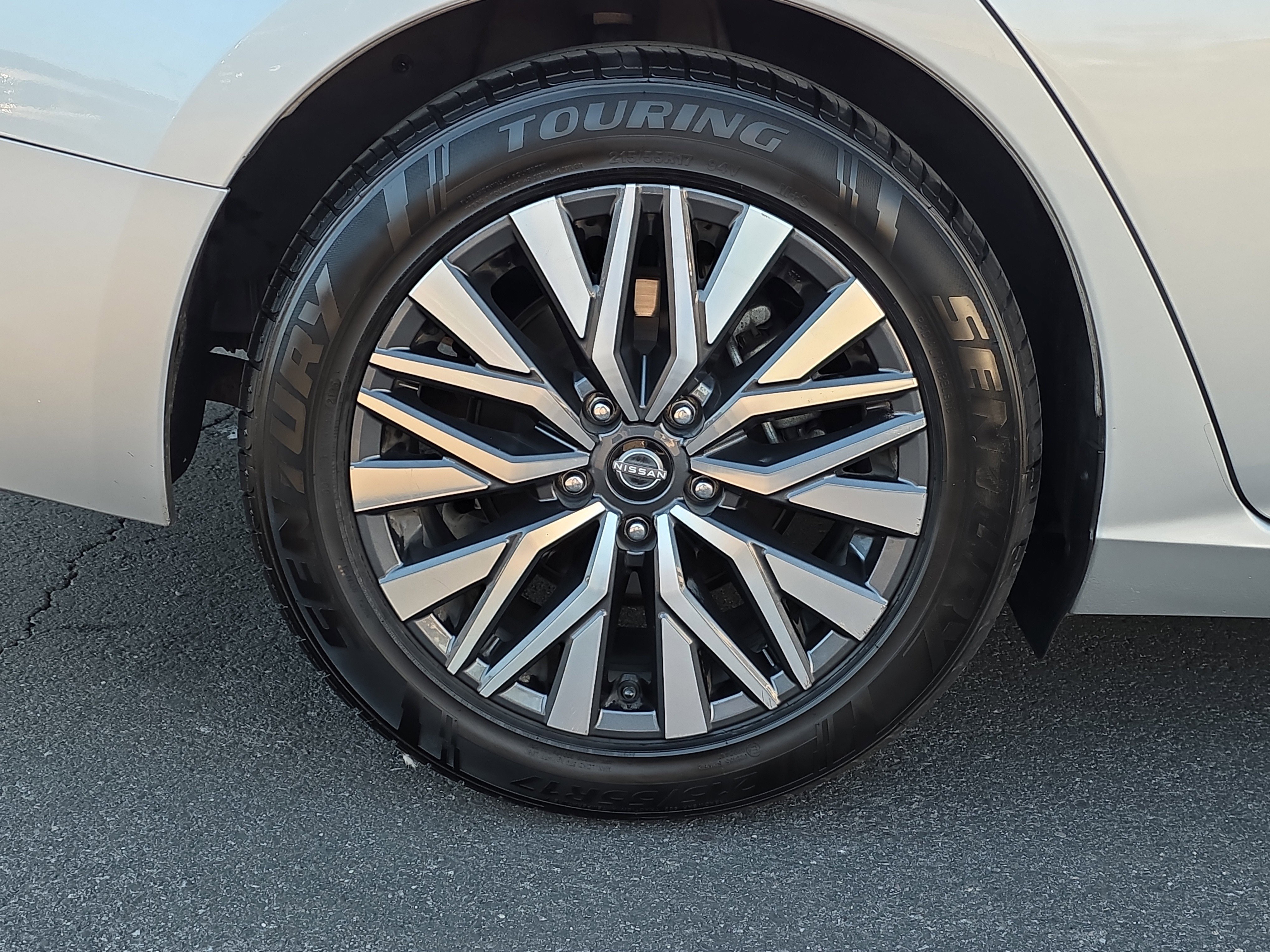 Used 2024 Nissan Altima 2.5 SV image 9