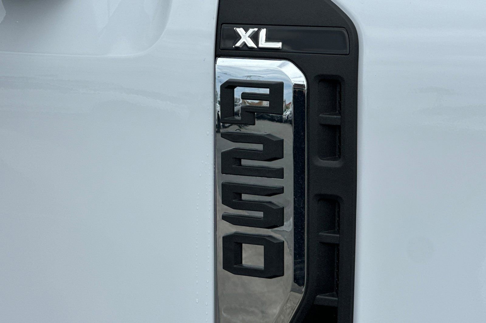 New 2026 Ford F250 XL w/ XL Chrome Package image 23
