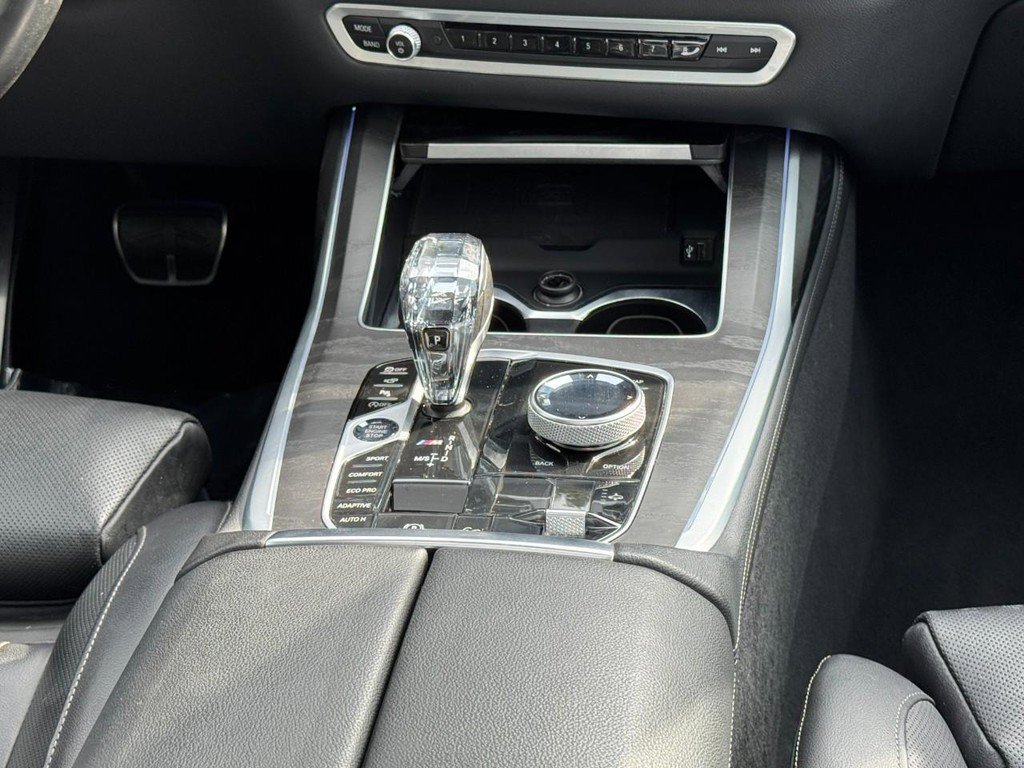 Used 2021 BMW X7 M50i w/ Dynamic Handling Package image 16