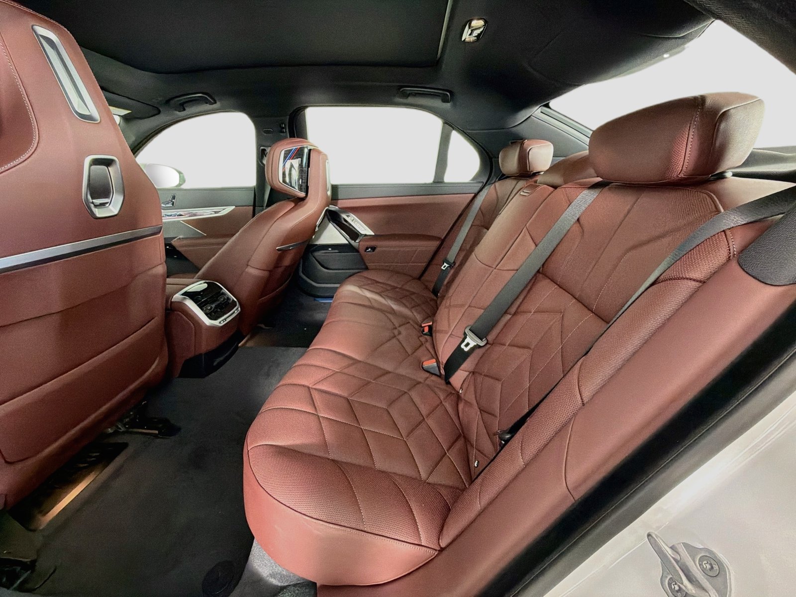 New 2026 BMW 750e xDrive w/ Premium Package AWD/4WD image 26