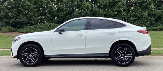 Used 2024 Mercedes-Benz GLC 300 4MATIC image 2