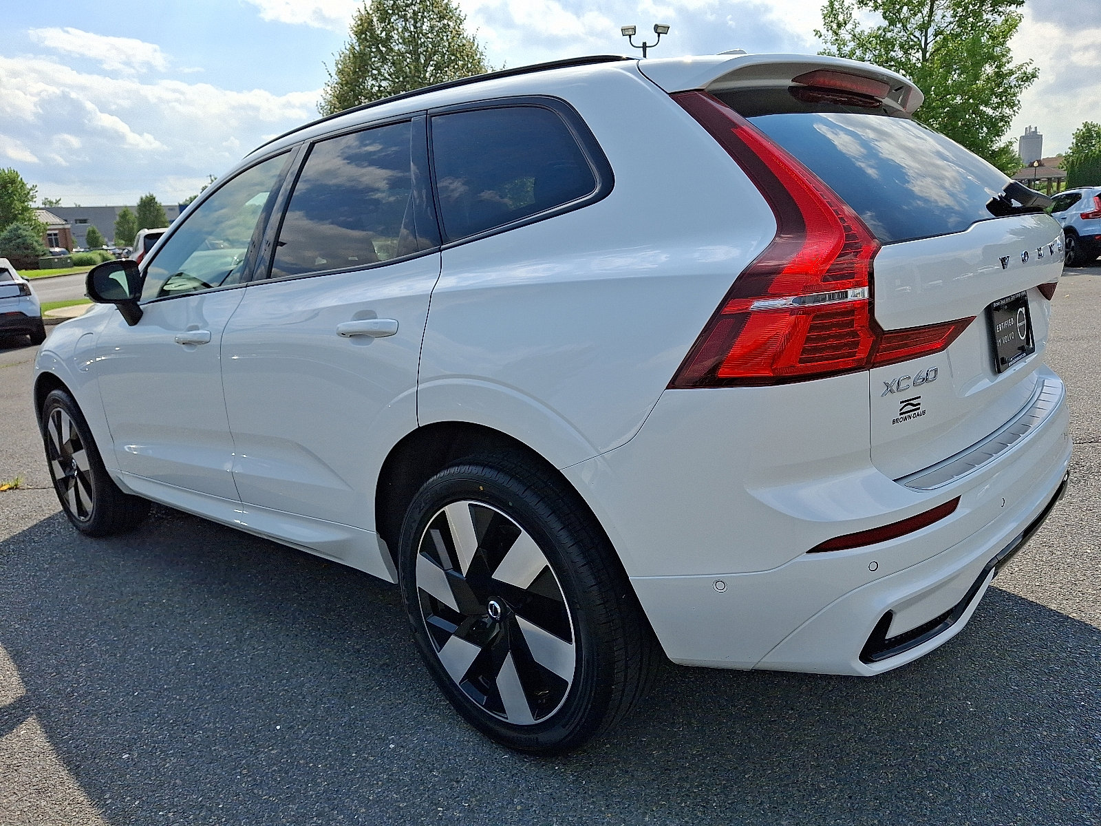 Used 2024 Volvo XC60 T8 Plus w/ Protection Package Premier image 4
