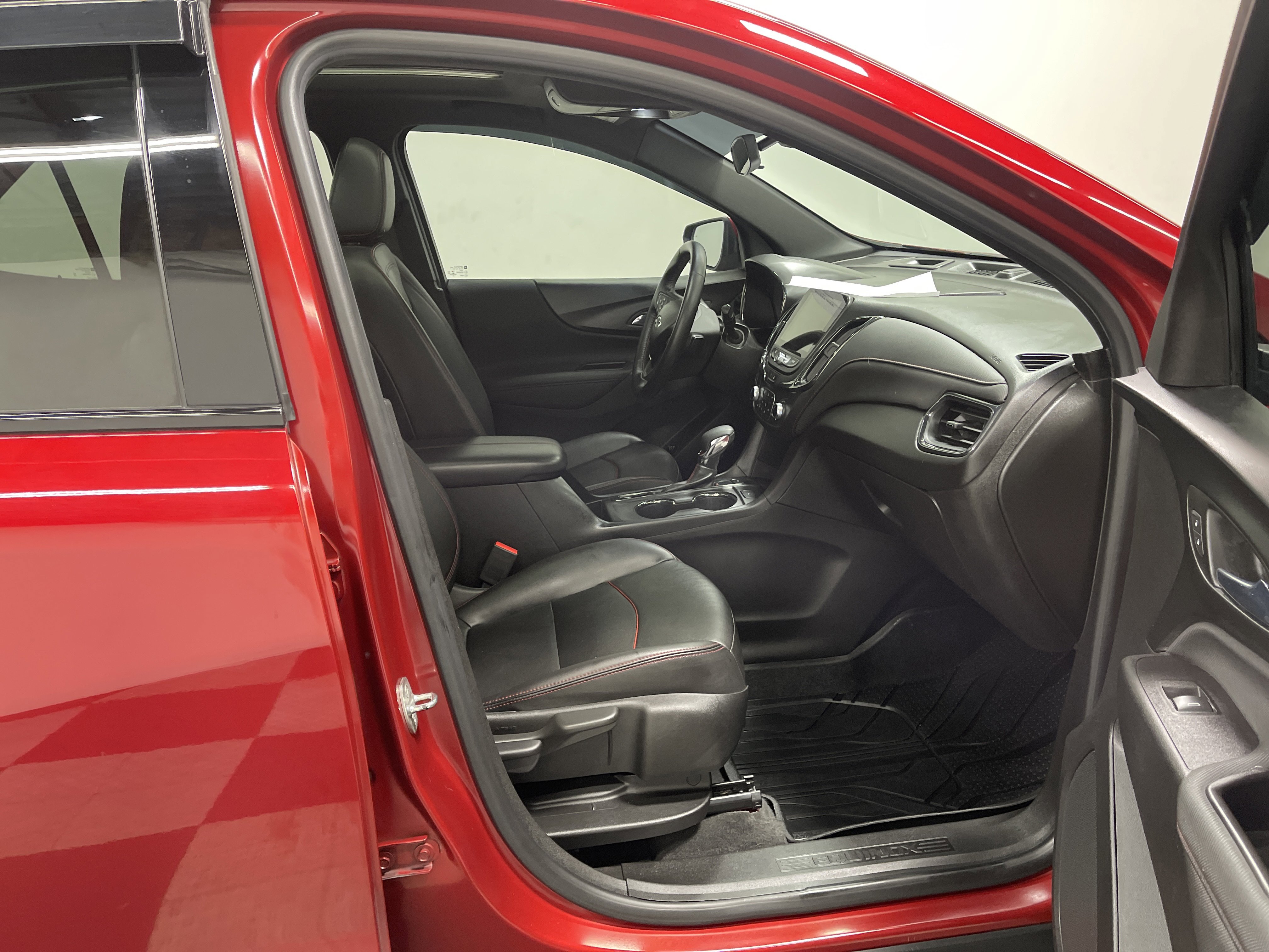 Used 2022 Chevrolet Equinox RS w/ RS Leather Package image 26