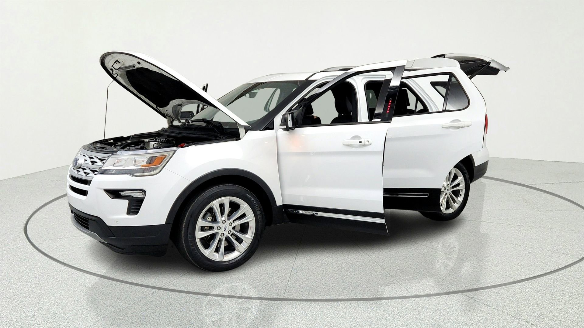 Used 2018 Ford Explorer XLT w/ Equipment Group 202A AWD/4WD image 9