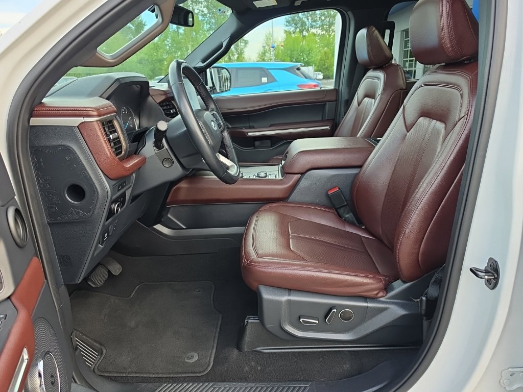 Used 2024 Ford Expedition Limited AWD/4WD image 18