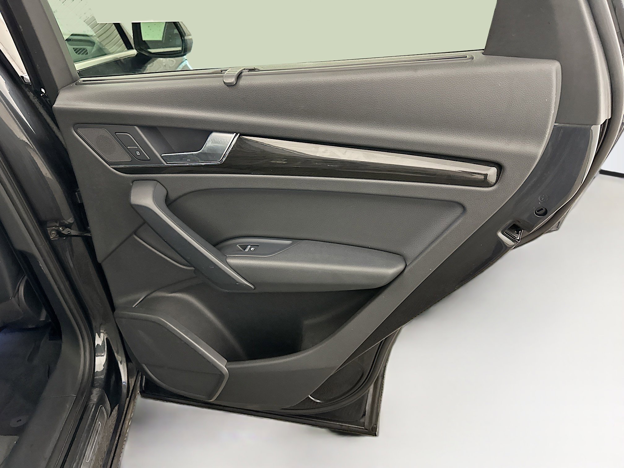 Used 2018 Audi Q5 2.0T Premium Plus w/ Premium Plus Package image 32