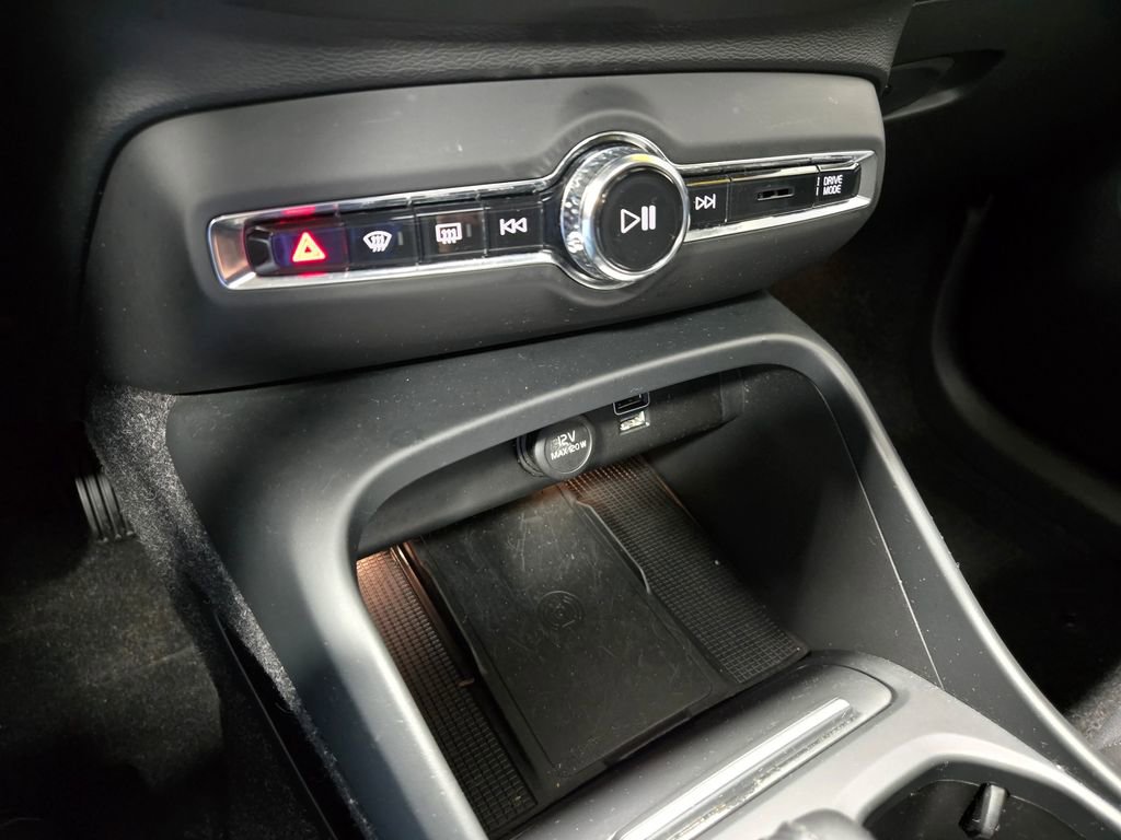Used 2019 Volvo XC40 T5 Momentum image 28