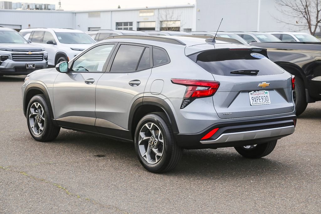 Certified 2026 Chevrolet Trax LT w/ Driver Confidence Package image 2
