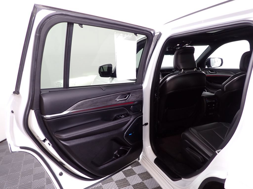 Used 2021 Jeep Grand Cherokee L Overland w/ Advanced Protech Group III AWD/4WD image 37