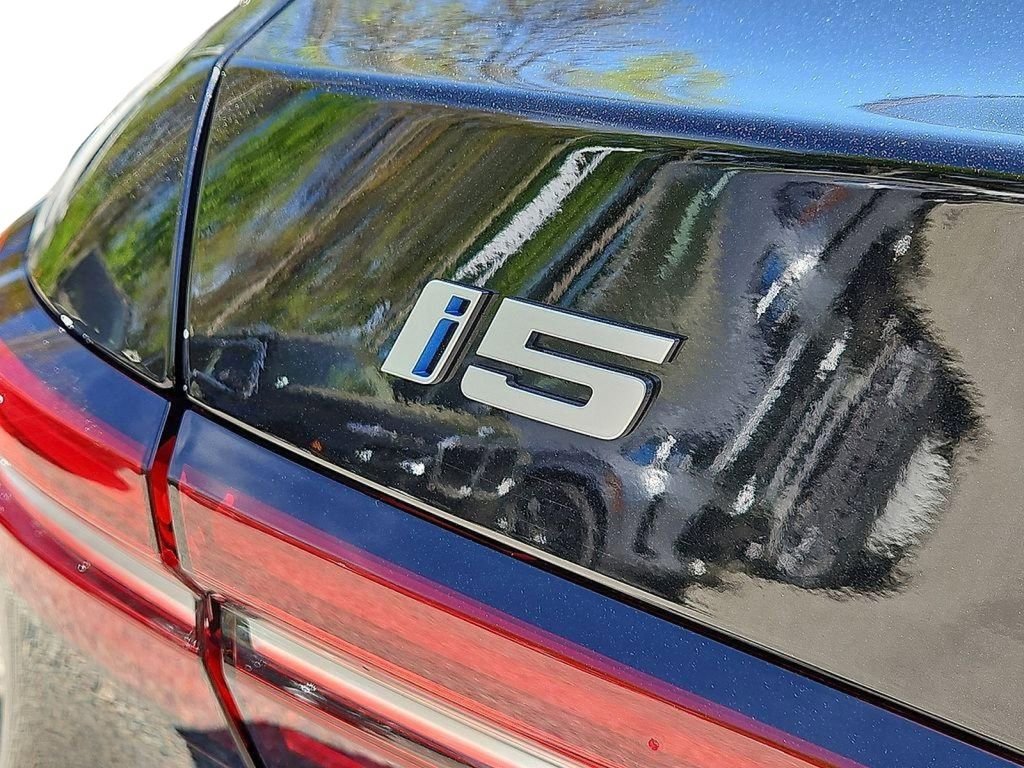 Used 2025 BMW i5 xDrive40 image 30