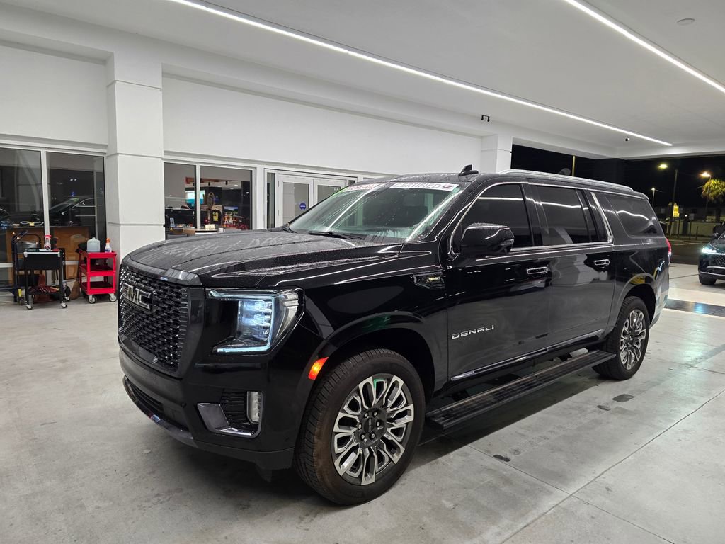 Used 2023 GMC Yukon XL Denali Ultimate AWD/4WD image 2