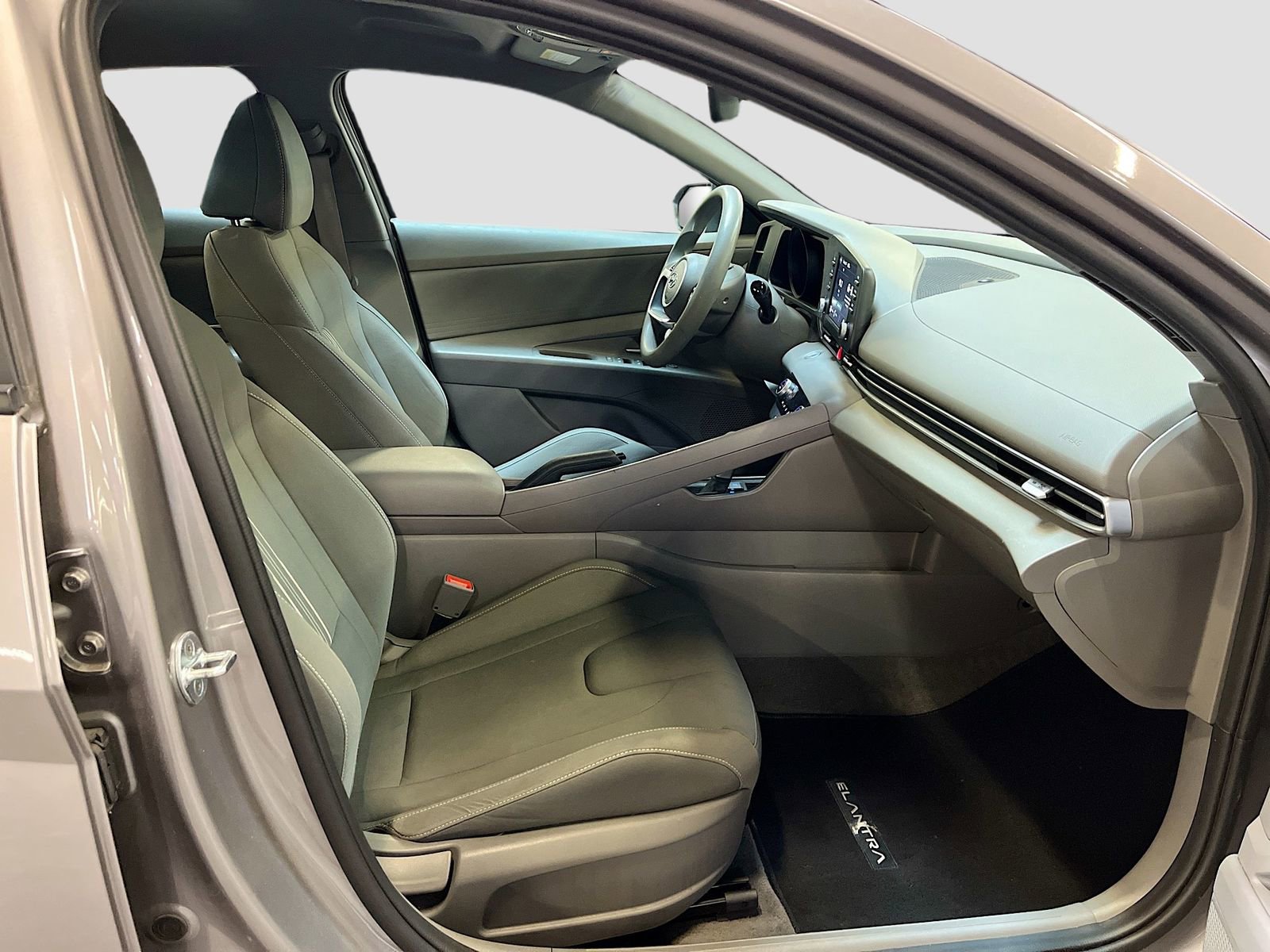 Used 2023 Hyundai Elantra SEL w/ Cargo Package FWD image 25