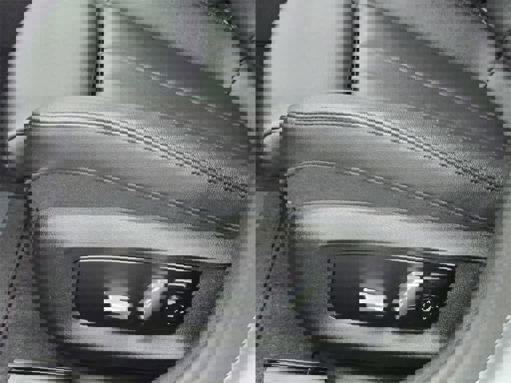 Used 2019 BMW 530i w/ Convenience Package image 16