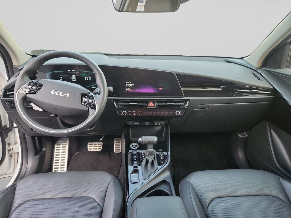 Certified 2024 Kia Niro SX Touring FWD image 11