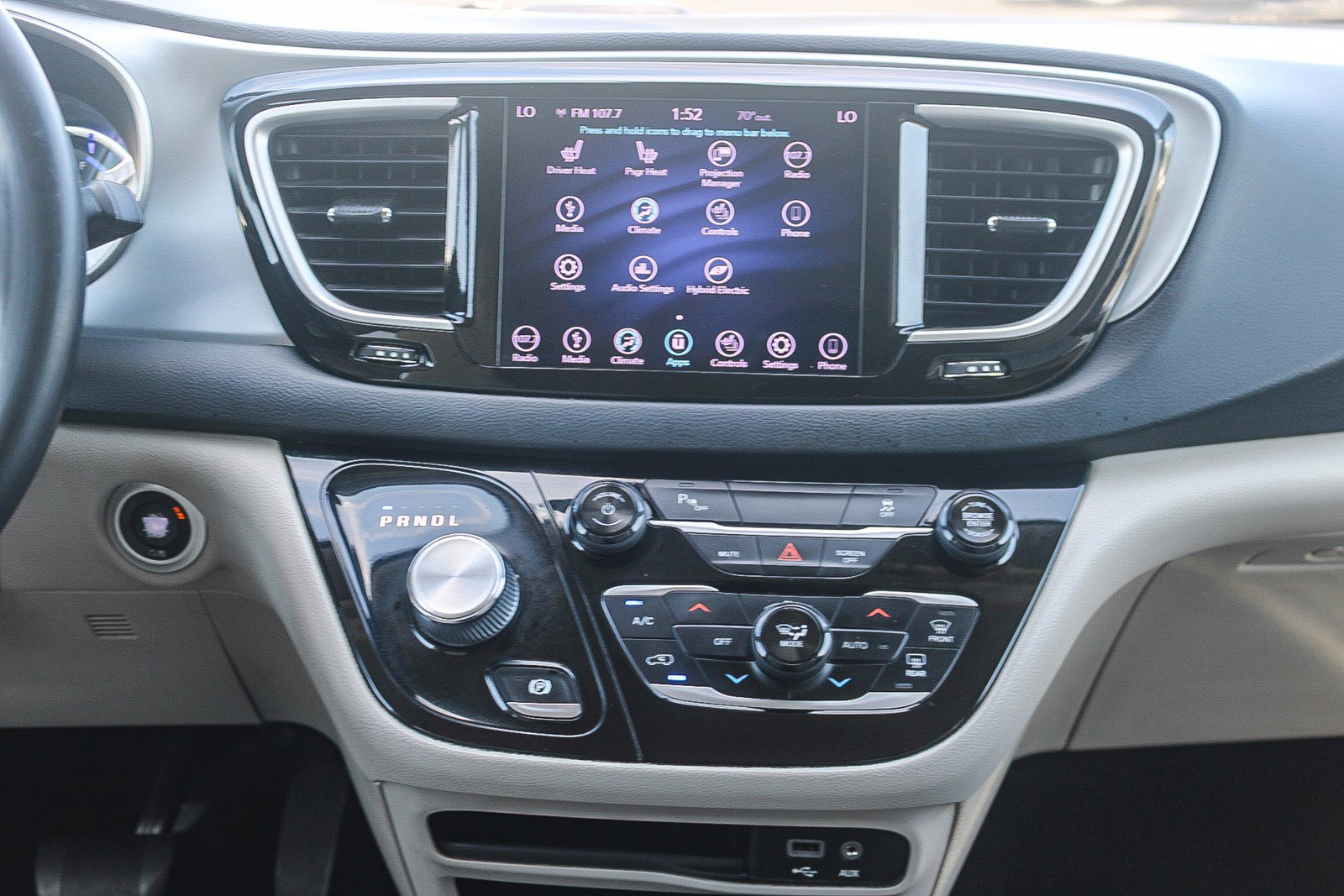 Used 2018 Chrysler Pacifica Touring-L image 14