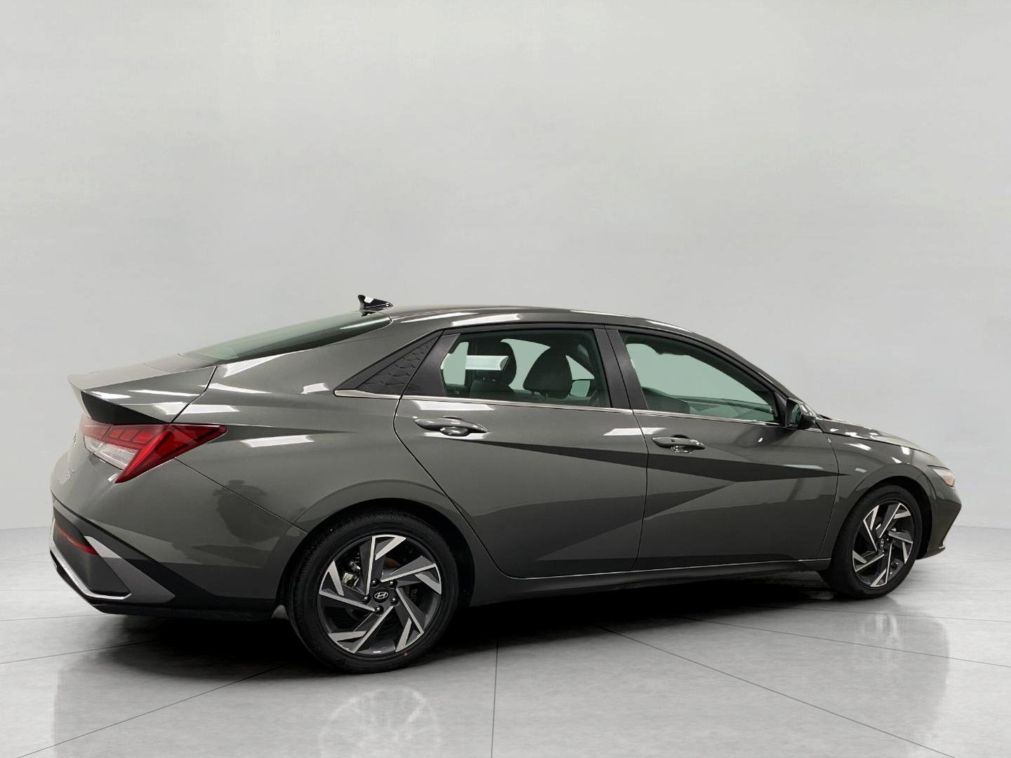 Certified 2025 Hyundai Elantra SEL image 2