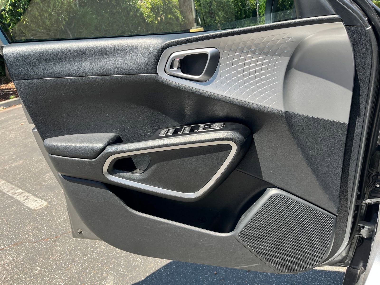 Used 2025 Kia Soul LX w/ LX Technology Package FWD image 18