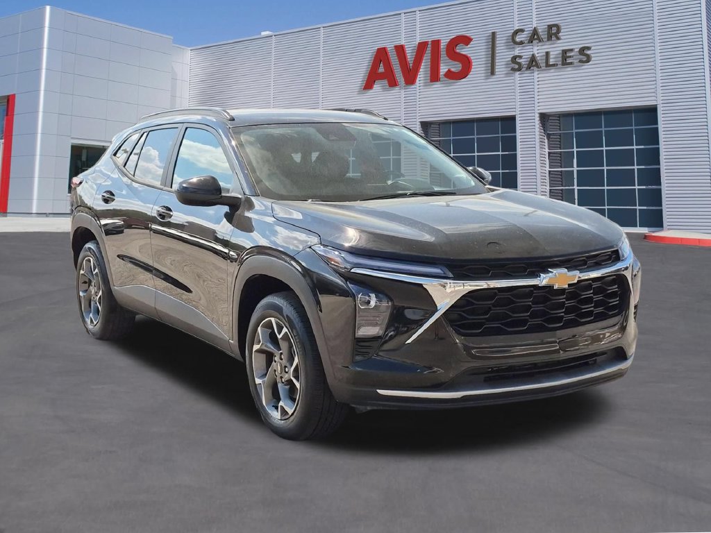 Used 2025 Chevrolet Trax LT w/ LT Convenience Package FWD image 3