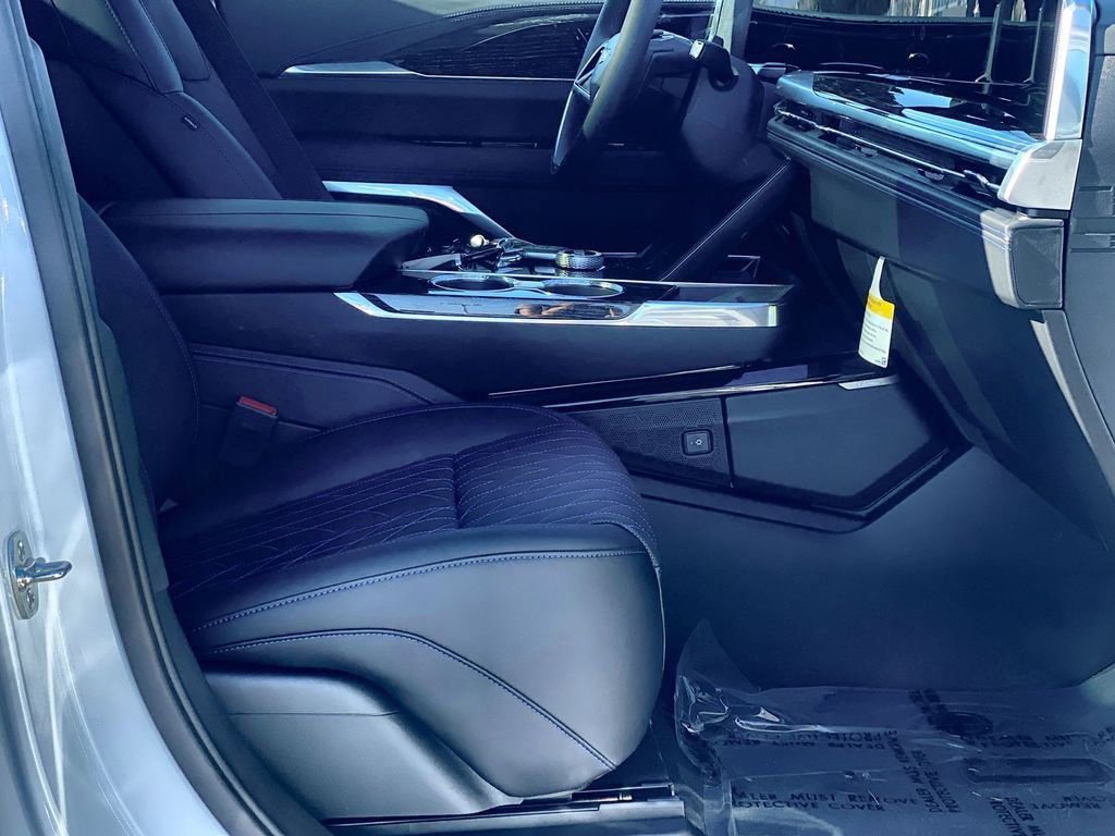 Used 2026 Cadillac Escalade IQL Luxury image 38