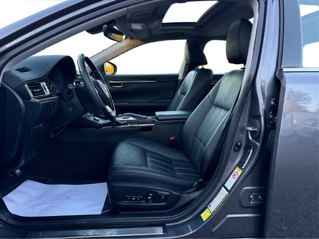 Used 2018 Lexus ES 350 w/ Luxury Package w/Wood Trim FWD image 10