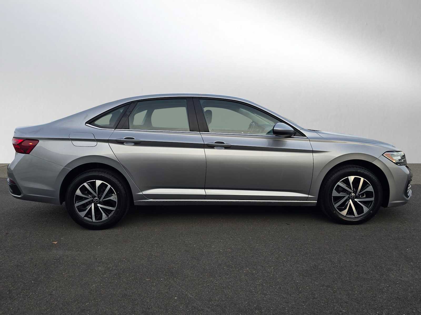 Used 2024 Volkswagen Jetta S image 2