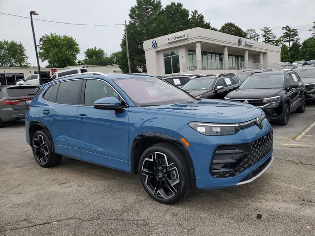 Certified 2025 Volkswagen Tiguan SEL R-Line AWD/4WD image 3