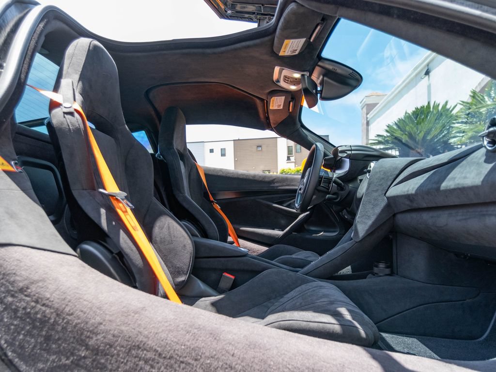 Used 2025 McLaren 750S RWD image 19