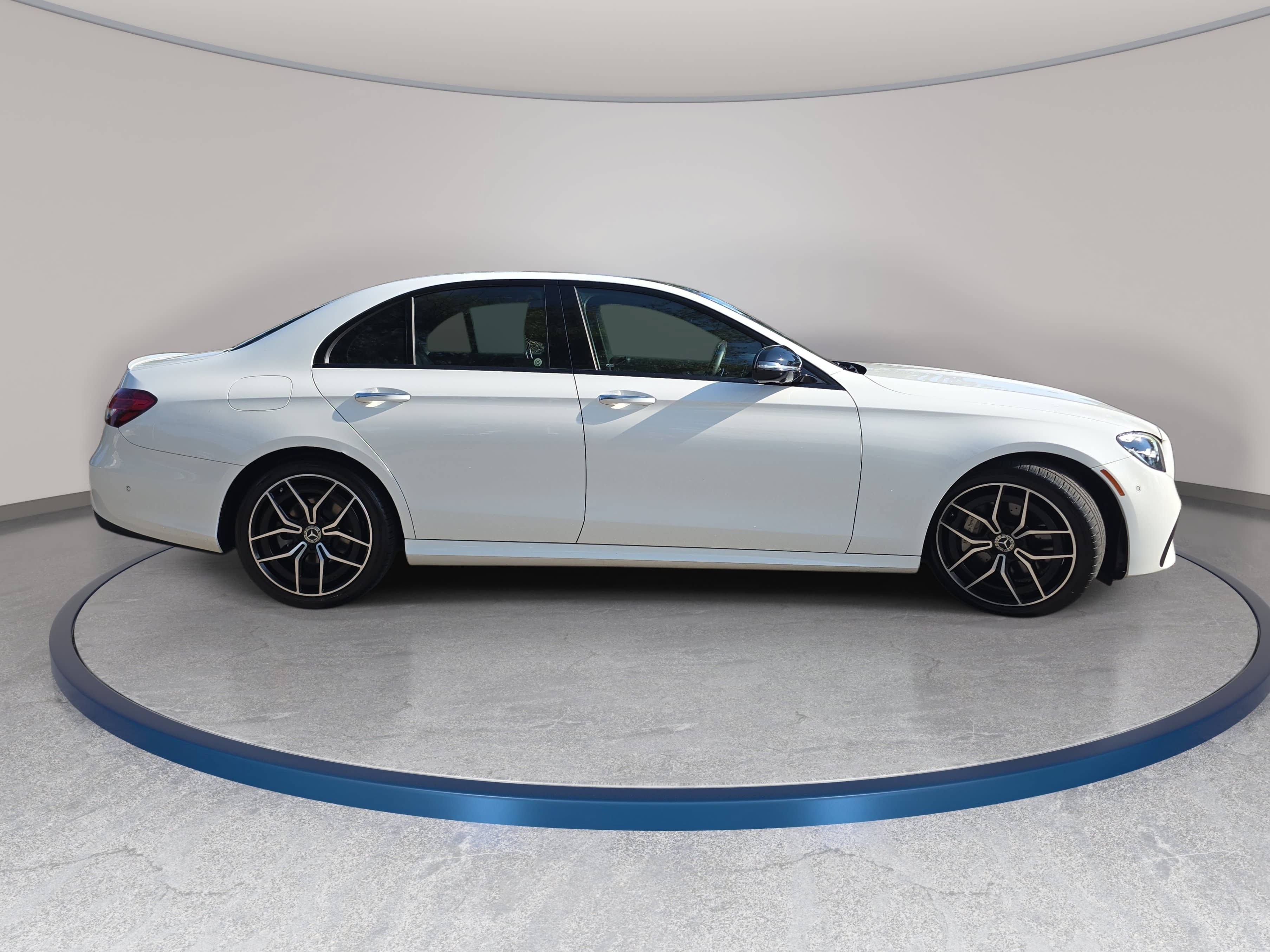 Used 2022 Mercedes-Benz E 350 Sedan image 4