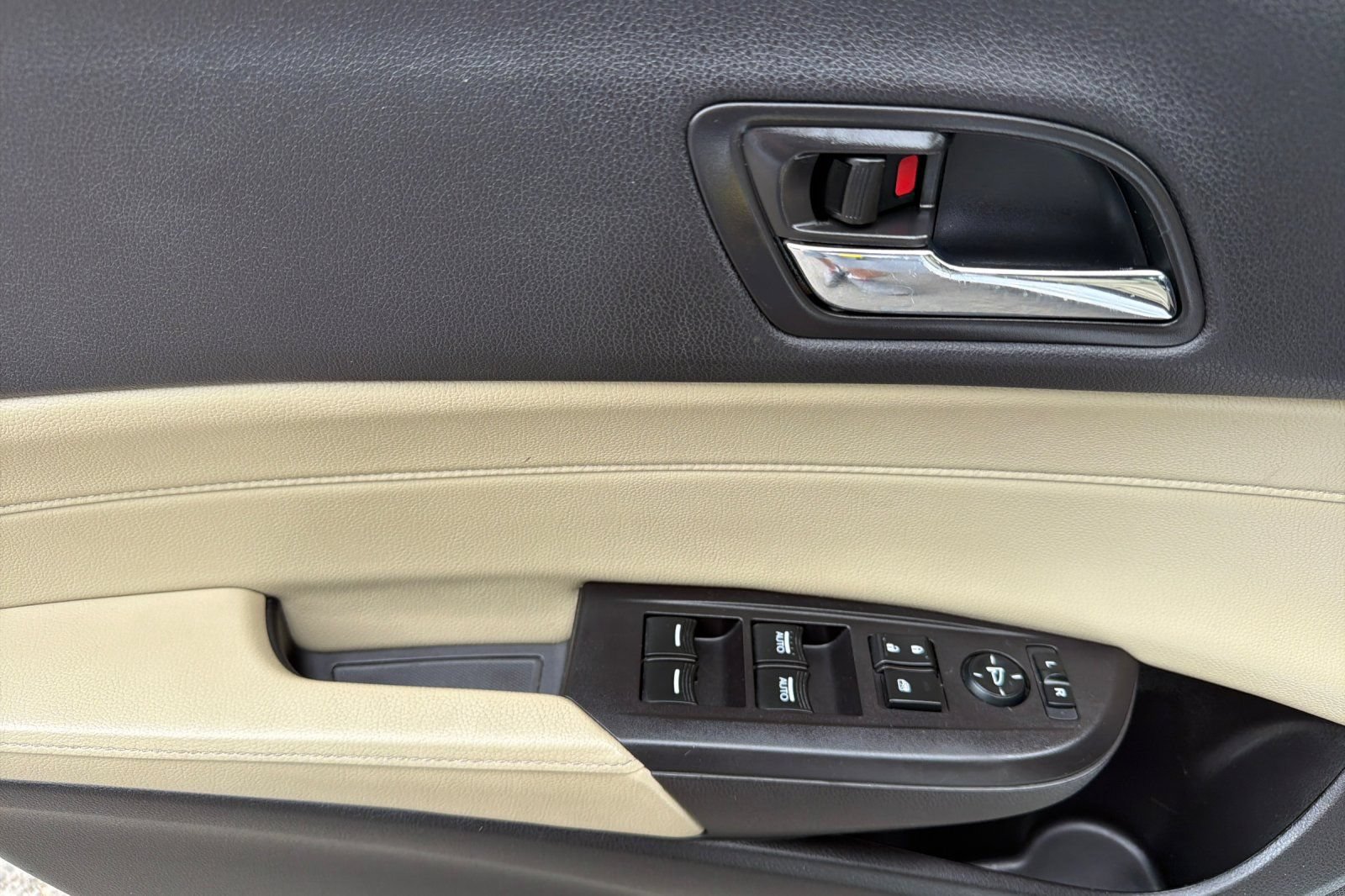 Used 2015 Acura ILX w/ Technology Package FWD image 10