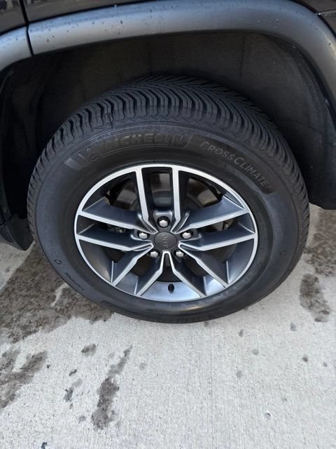 Used 2019 Jeep Grand Cherokee Limited AWD/4WD image 22