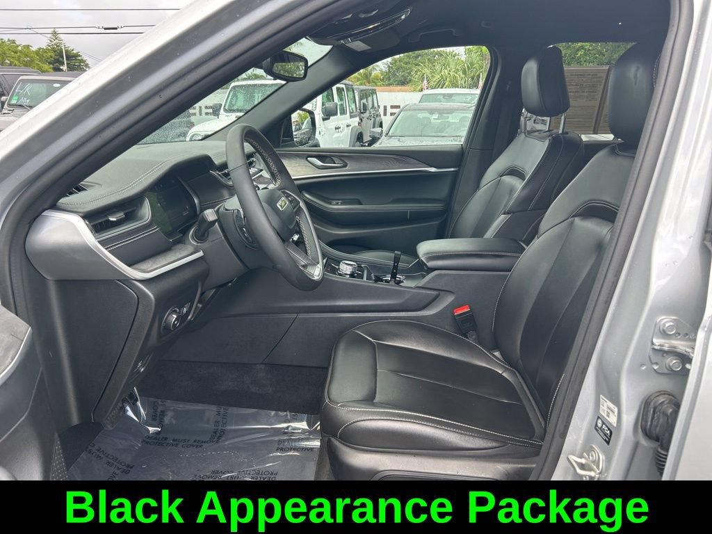 Certified 2024 Jeep Grand Cherokee Limited w/ Black Appearance Package RWD image 11