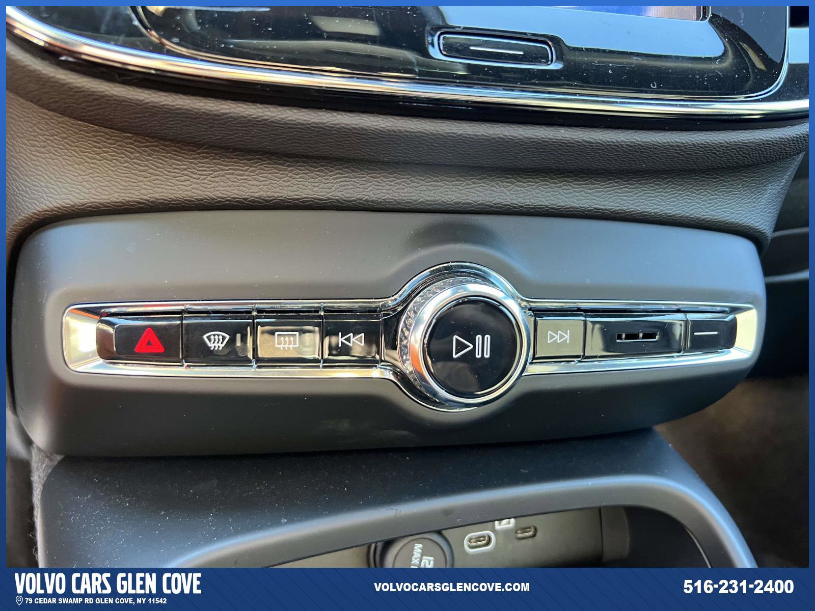 Used 2026 Volvo XC40 B5 Ultra w/ Climate Package image 30