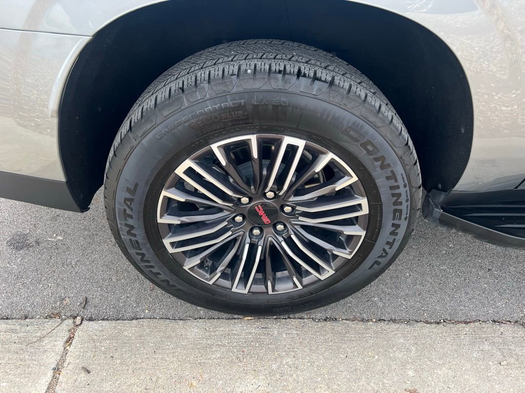 Used 2025 GMC Yukon XL Elevation image 11