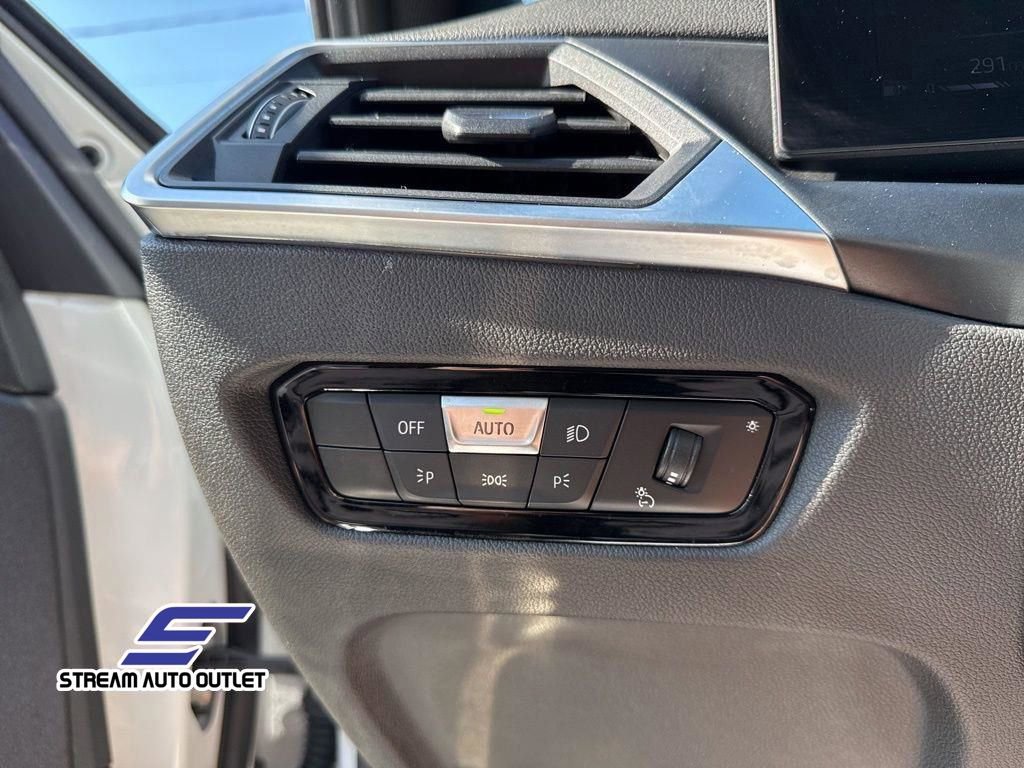 Used 2024 BMW 330i xDrive Sedan w/ Convenience Package image 26